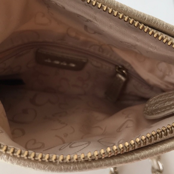 Gold sequined wristlet clutch - Picture 3 of 3